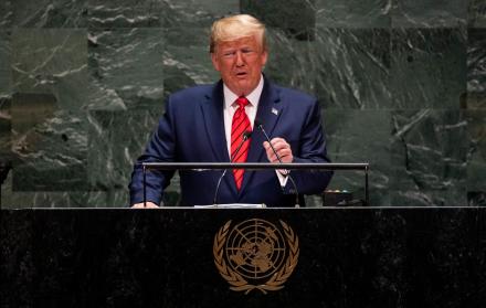 Donald Trump dice que Estados Unidos sigue “muy de cerca” la situación en Venezuela.