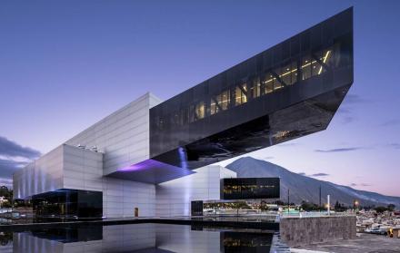 Edificio de la anterior sede de la Unasur.