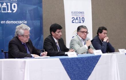 La mañana de este viernes 5 de abril, los comisionados entregaron un informe sobre el proceso electoral.