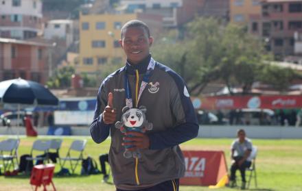 Alex Quiñónez recibe oro en los Juegos Sudamericanos