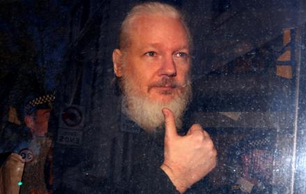 Julian Assange, fundador de Wikileaks, llega al Tribunal de Magistrados Westminster después de haber sido arrestado en Londres