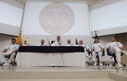 El comandante de la Armada Nacional, Darwin Jarrín, aclaró ayer algunos puntos sobre la polémica contratación del dragado del río Guayas con la Prefectura.