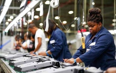 Industria. El sector manufacturero, clave en países como Alemania, sufre el freno mundial de la economía.