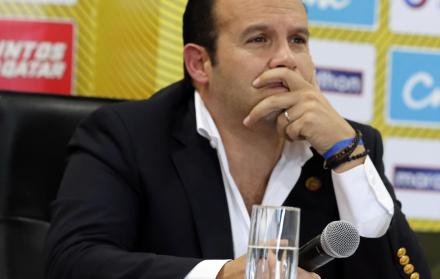 Desde detalles contractuales hasta compromisos publicitarios hacen esperar la oficialización del nuevo seleccionador nacional. Francisco Egas, titular de FEF, indicó que “ya está”.