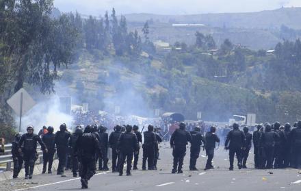 La Conaie aseguró en Twitter que una “masiva presencia” de manifestantes que se concentraron “de forma pacífica” en Cotopaxi fue “reprimida con fuerza” por la Policía, por lo que “se reportan heridos”.