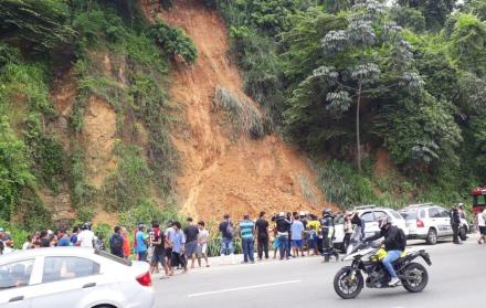 Dos muertos por deslizamiento en Guayaquil