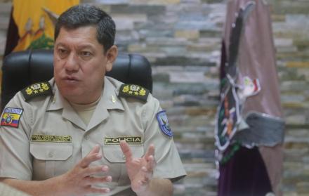 Ramiro Ortega también general tiene una licenciatura en Administración Educativa y se ha desempeñado en funciones de carácter operativo a lo largo de 32 años.