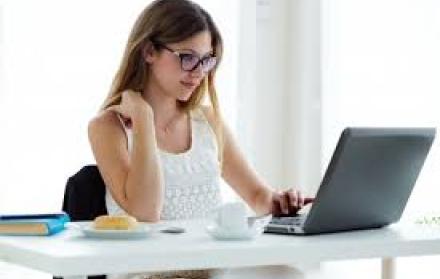 Recuperar todos los correos electrónicos a los que estén vinculadas otras redes sociales es el paso principal.