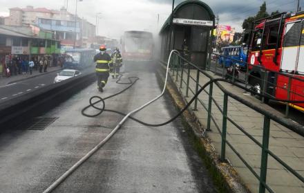 El carro fue removido tras dejar el sitio en condiciones seguras.