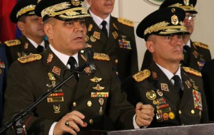 La institución castrense rechaza lo que considera “acciones ilegales con las que se persigue instalar un gobierno paralelo” en Venezuela, “así como los alevosos llamados de algunos sectores” para apartarla del “sendero democrático”. 