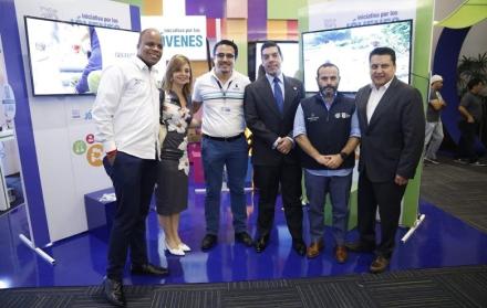 Firma del proyecto Alianza por los jóvenes.