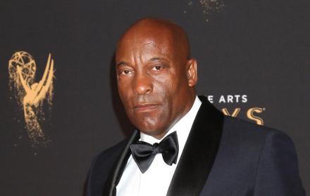 John Singleton llegando a los premios Emmy Creative Arts 2017.