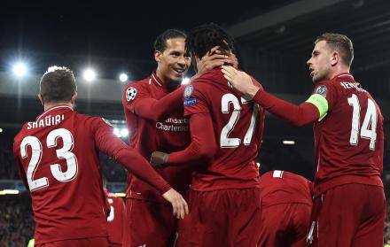 EL jugador belga del Liverpool, Divock Origi celebra la clasificación del equipo a la final de la Champions