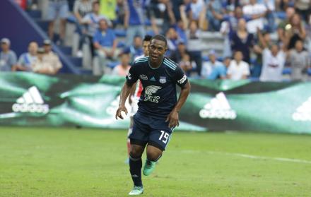 El delantero ecuatoriano firmó el contrato, luego de que los directivos del equipo mexicano pagaran 7.2 millones de dólares por sus derechos deportivos.