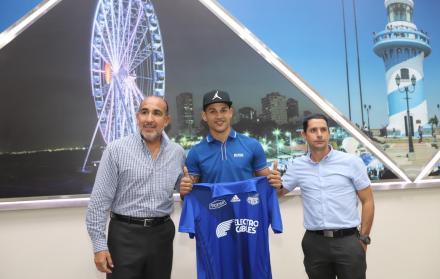 El debut de Pernía es necesario debido a que Angulo aún debe cumplir un partido de sanción.