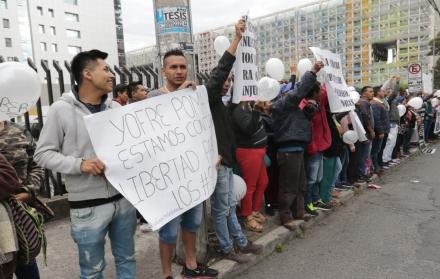Simpatizantes de Poma llegaron desde Sucumbíos hasta los exteriores de la Corte Nacional de Justicia, ubicada en Unión Nacional de Periodistas y Amazonas, en Quito.
