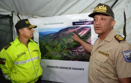 Miembros de la Policía Nacional realizan la Operación Radiante en el sector de Buenos Aires, en Ibarra.