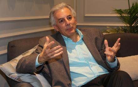 En el marco de la celebración por los treinta años de la caída del muro de Berlín, el instituto Ecuador Libre invitó al periodista y escritor Álvaro Vargas Llosa al país.