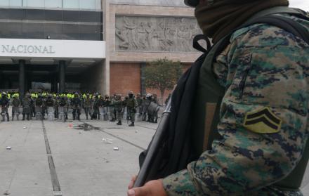 Resguardo. La demanda de seguridad desbordó a militares y policías.