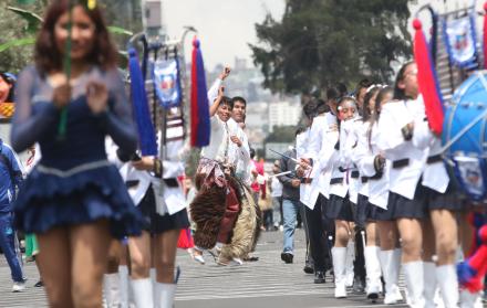 También participaron en el recorrido las Bandas de Paz y las bastoneras de algunos colegios de la capital.