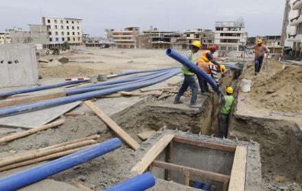 Referencial. Trabajos de la reconstrucción en Manta, el pasado febrero de 2018.