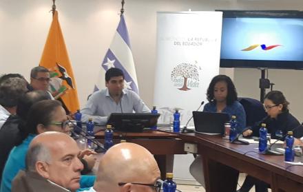 En la mesa de trabajo participaron varias entidades del Estado.