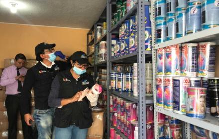 Personal de Arca decomisó miles de medicamentos en Riobamba.
