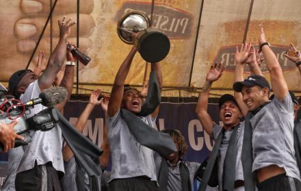 Los jugadores de Independiente del Valle celebraron el título durante su recibimiento en Quito, tras regresar de Paraguay, donde se jugó la final.