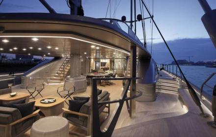 El barco fue construido por la empresa italiana Perini Navi en 2015.