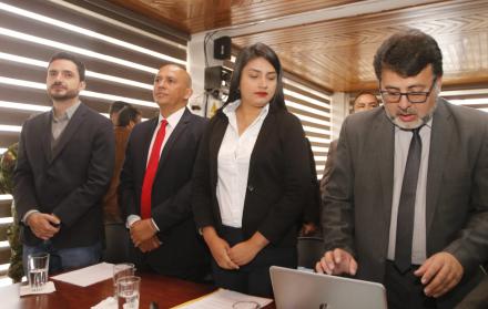Juan Dávalos (i), Walter Gómez, Victoria Desintonio y Guillermo González, abogado.