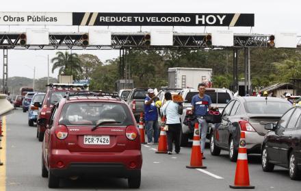 En el km 12,5 de la vía a la costa permanecen 10 uniformados de Transporte Público y de Operaciones.