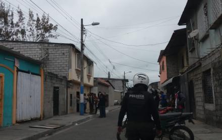 Policías acudieron al lugar para realizar las pericias pertinentes.