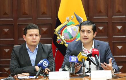 Juan Sebastián Roldán y Richard Martínez anunciaron que el presidente enviará las reformas tributarias a la Asamblea.