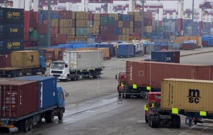 La alcaldesa de Guayaquil, Cynthia Viteri, anunció el fin de la profundización del canal marítimo de acceso a los terminales portuarios de la ciudad.