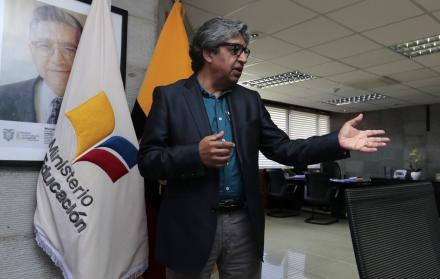 Ministro de Educación desde el 3 de diciembre de 2018. Es doctor en Historia de la Educación por la Universidad Nacional de Educación a Distancia (UNED) de España y tiene una maestría en Historia Andina por la Facultad Latinoamericana de Ciencias Sociales
