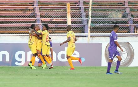 Ely Esterilla, autor de uno de los goles con los cuales Barcelona venció de visitante a Defensor por Copa Libertadores.