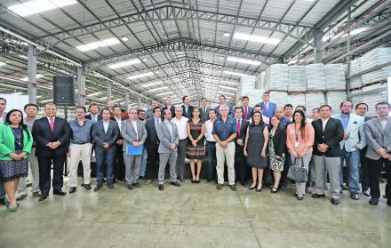Encuentro. Representantes de 43 empresas acudieron a Sacoplast S. A. para oficializar su compromiso.