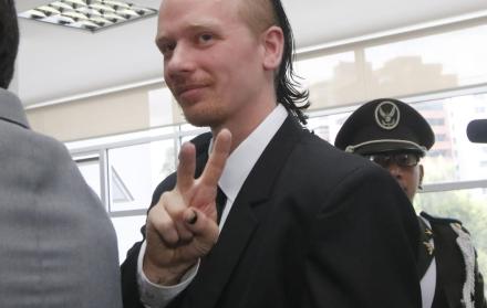 Ola Bini fue detenido en el aeropuerto internacional Mariscal Sucre de Quito cuando se disponía a abordar un avión hacia Japón, en abril pasado.