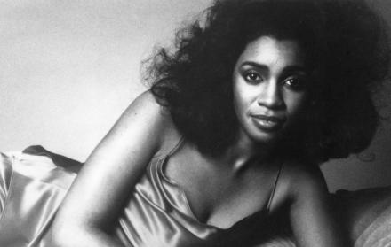 Anita Ward se estableció como la primera intérprete de un solo éxito.