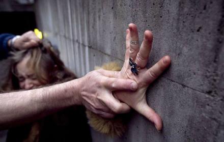 Imagen referencial. El intento de plagio ocurrió la noche del martes 2 de abril, en las avenidas República del Salvador y Shyris, en Quito.