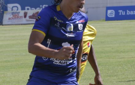 William Riveros viene del Delfín de Manta a la zaga amarilla.