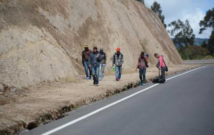 Durante el fin de semana pasaban por grupos de 100 personas y se han atendido más de 7.166 casos en esta frontera.