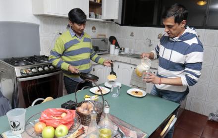 Efraín Soria y Javier Benalcázar, quienes viven juntos desde hace doce años, tienen una unión de hecho legalizada.