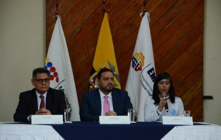 Andrés Madero (c), ministro de Trabajo, impulsa la iniciativa.
