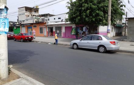 Locales permanecen con las puertas cerradas ante la delincuencia.