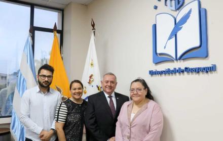 Pablo Carrillo, asesor del Caces; Monserratt Bustamante, vicerrectora académica; Roberto Passailaigue, rector de la Universidad de Guayaquil; y Ana Lucia Ruano, consejera del Caces.