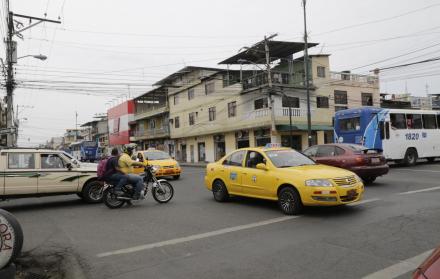 Afectación. La instalación de enormes letreros Pare no han logrado disminuir los riesgos en las calles 11 y Pedro Pablo Gómez.