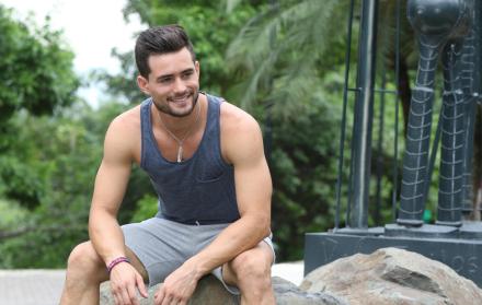 El modelo argentino llegó a Ecuador para trabajar como socorrista pero terminó en la televisión.