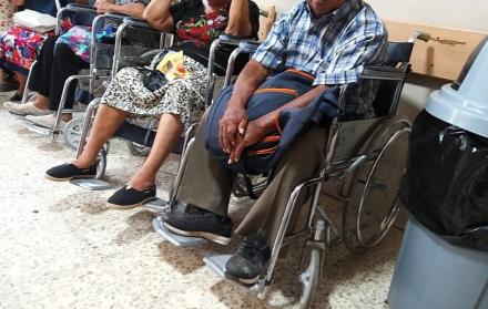 Pacientes a la espera de su sesión de diálisis.