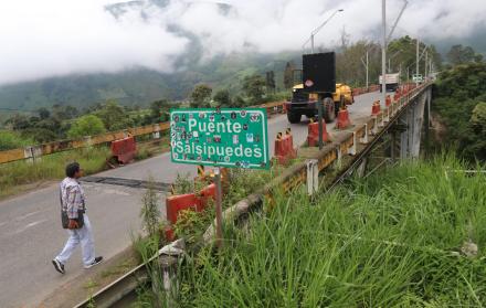 Puente Salsipuedes. Por precaución, solo se permite el paso vehicular por un solo carril, pese a que el viaducto tiene un ancho de calzada de dos carriles.